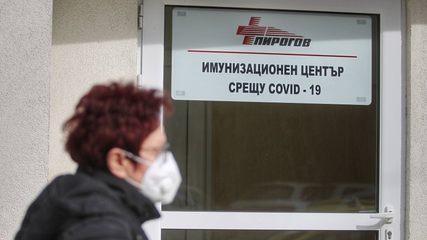 Шестима от починалите и 59 от хоспитализираните са били ваксинирани
