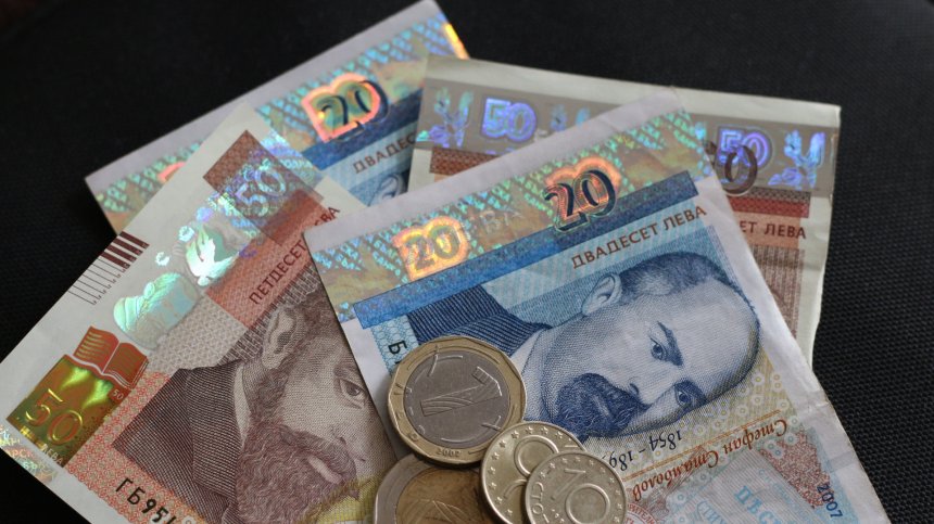 Бизнес и синдикати в спор за заплатите на чиновниците