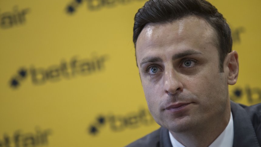 Български футболни звезди жонглираха с... тоалетна хартия