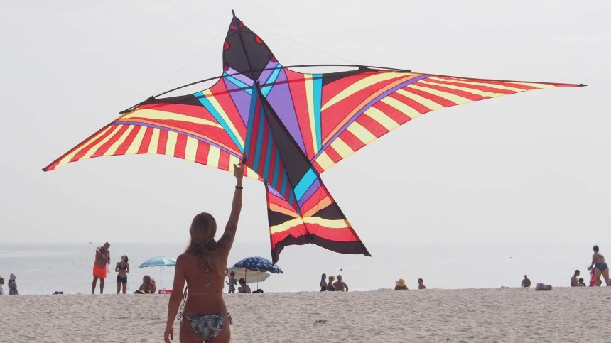 Цветно и морско - Фестивал на хвърчилата радва жители и гости на Варна