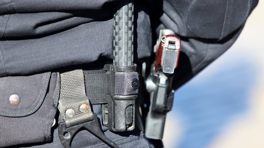 "Въоръжен грабеж, давайте парите": Младеж заплаши с нож продавачка в магазин