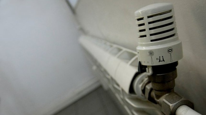 КЕВР: Няма основания за преразглеждане на цените на парното и тока