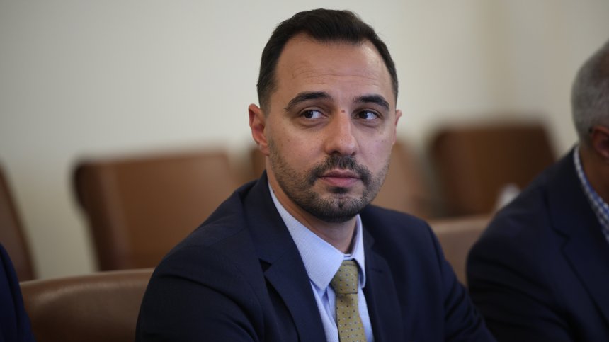 Министър Богданов: България не е готова да произвежда 155-милиметрови снаряди