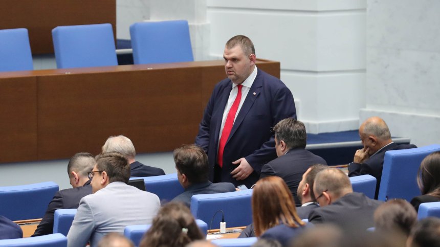 Пореден неуспешен вот на доверие срещу кабинета "Желязков" в СНИМКИ