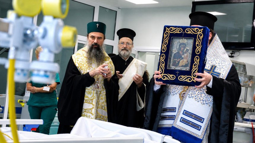 Патриарх Даниил благослови пациенти и медици във ВМА с Хавайската икона на Богородица
