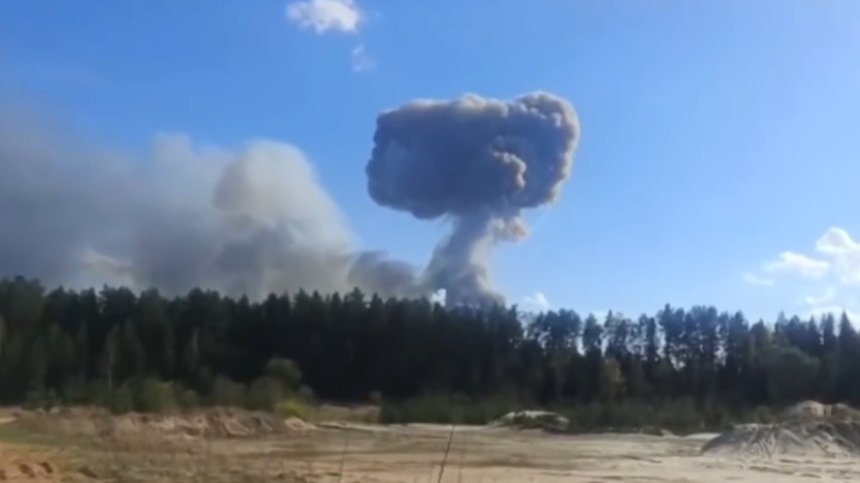 Мощен взрив избухна в оръжеен руски арсенал, евакуираха две села (ВИДЕО)