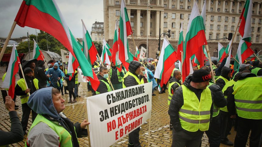Изплатиха част от парите на "Автомагистрали-Черно море", протестът се отменя