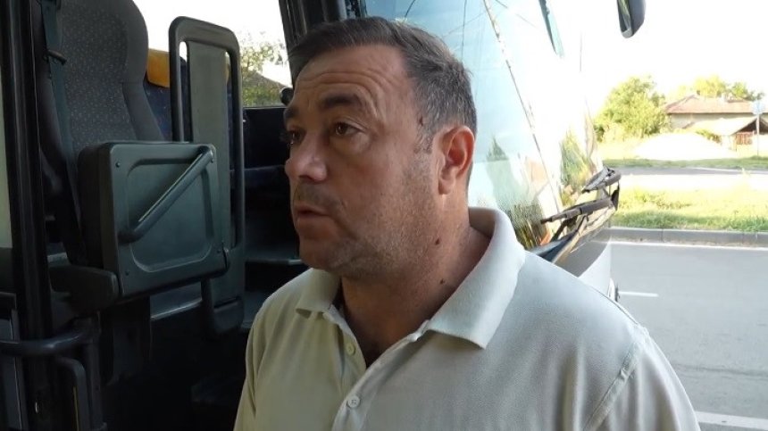 Противоречиви версии на шофьора и свидетел за сваленото момче от автобус край Плевен