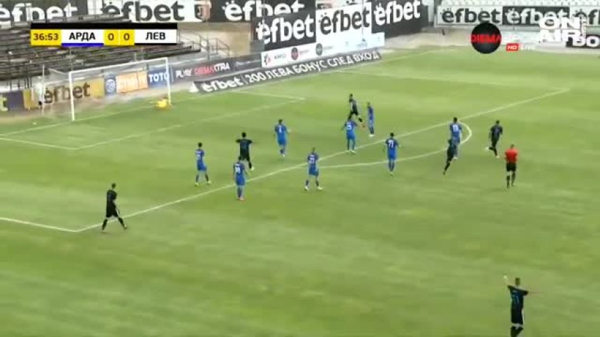 "Левски" с първа победа за годината