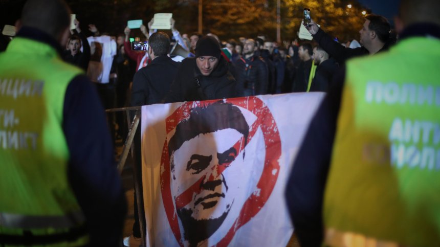 Организаторите на кървавия протест с предупреждение към шефовете на БФС