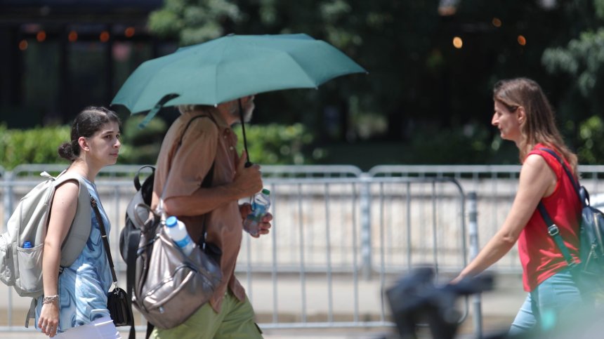 Оранжев код за опасни горещини в 6 области, облаците се разкъсват по Черноморието