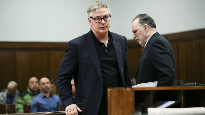 Семейството на Хътчинс съди Алек Болдуин за значително обезщетение