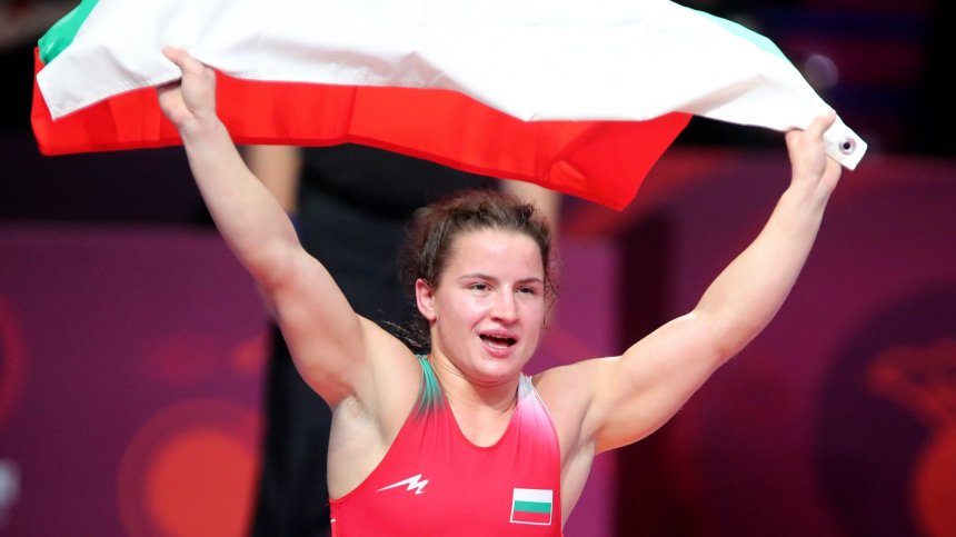 Биляна Дудова триумфира на турнирa по борба в Румъния