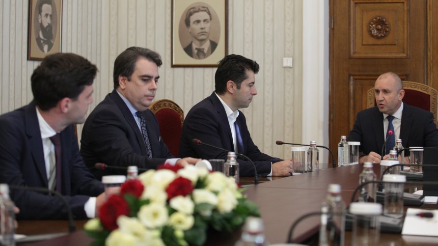 "Продължаваме промяната" обеща на Радев диалогичност за ново правителство