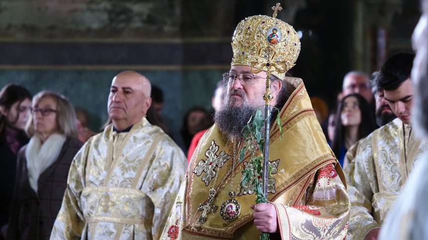 Митрополит Григорий оглавява литургията за Великден в "Александър Невски"