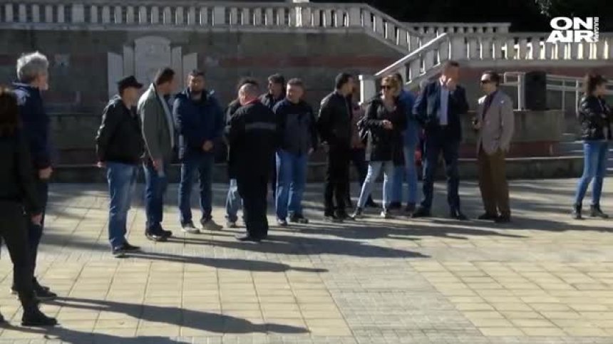 Заради винетките: Работници от военен завод в Лясковец на протест