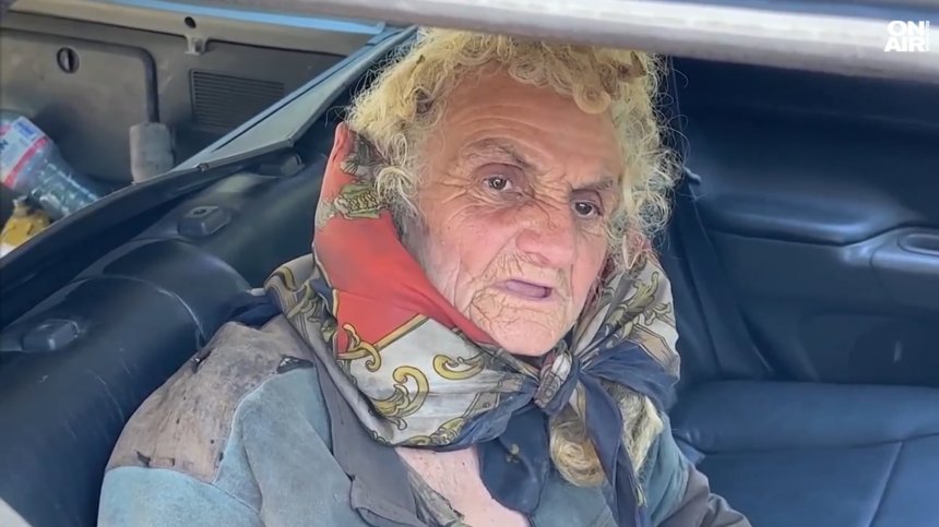 След четиридневно издирване: Откриха възрастна жена в дере, заедно с козичките ѝ