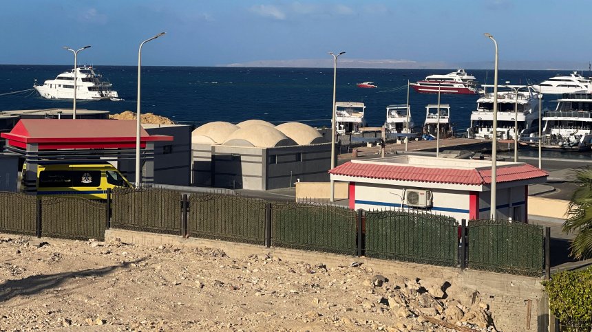 Спасиха двойка 35 часа след потъването на кораба в Червено море край Египет