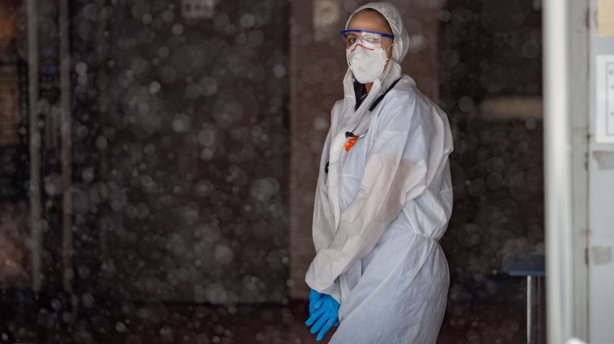 800 са заразените с коронавирус у нас, жертвите станаха 38