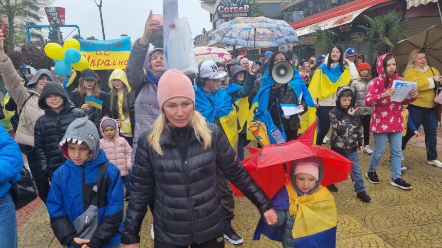 Украинците искат да останат в хотелите по морето, но отказват да работят