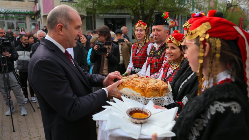 Радев: България се надига, трябва масово гласуване като в Унгария