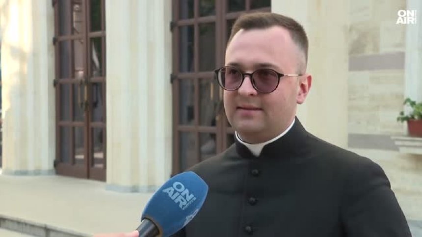 Вярващи се молят за папа Франциск в небесния му път и за единство