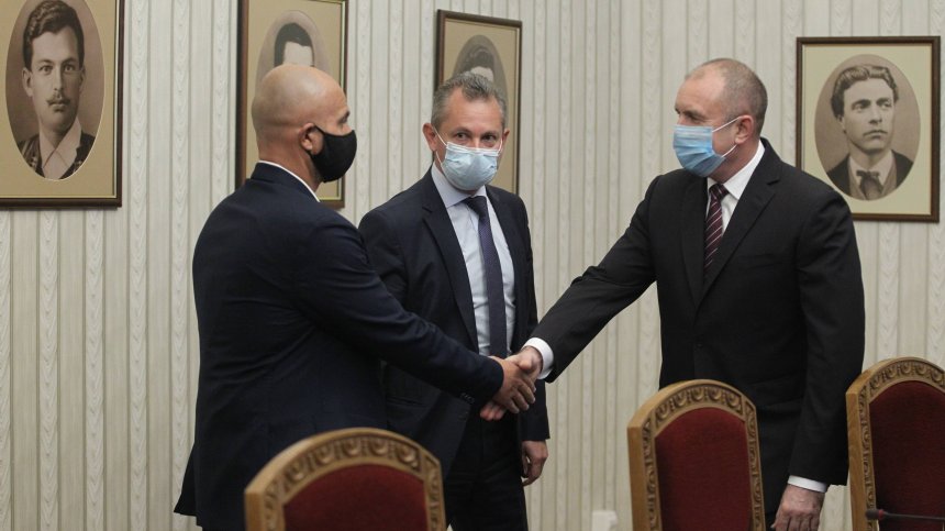 Радев попита службите защо са допуснати провокатори на протеста