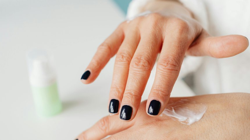 Грижа за кожата на ръцете през зимата