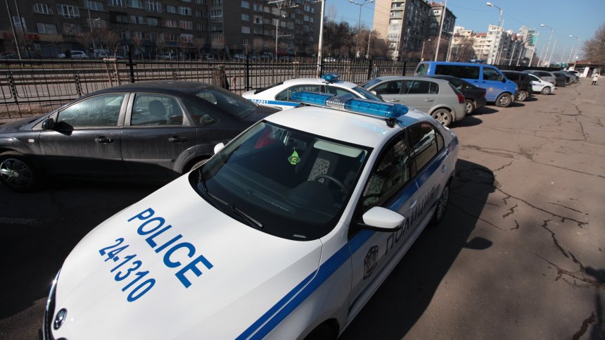 Осъждан мъж ударил полицейски служител и му нанесъл телесна повреда