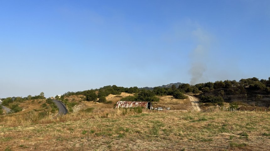 Отмениха бедственото положение в Казанлък, но пожарникари остават на място