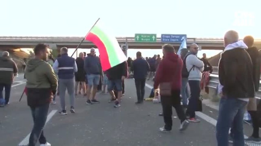 Министър Радев към енергетиците: Успокойте се, имате умения, ценни сте на тези работни места