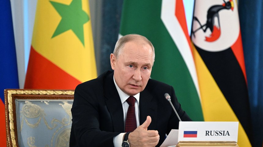 Путин показа проект на мирен договор с Украйна, изготвен през 2022 година