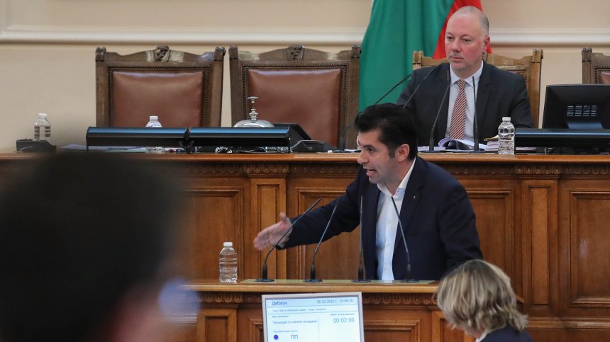 Хартиената бюлетина предизвика крясъци, призиви за тестване на депутатите с дрегер