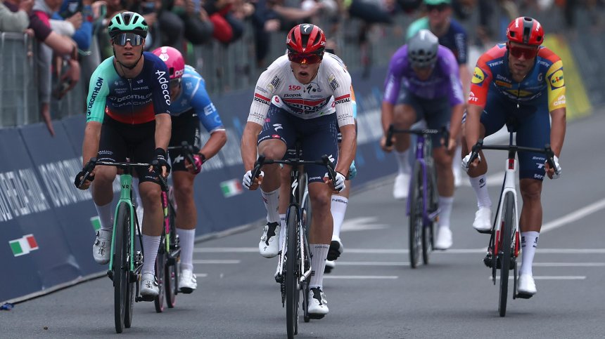 Giro d'Italia в България - колоездачите изминават пътя от Бургас до Велико Търново