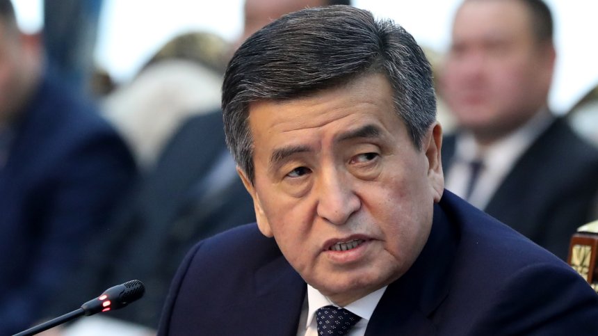 Президентът на Киргизстан хвърли оставка на фона на нестихващите протести