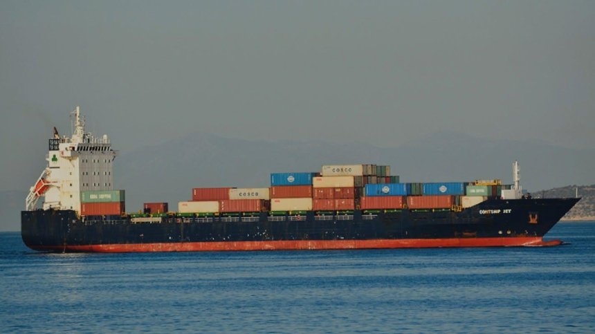 Какво има в 20-те плаващи контейнера от Contship Jet и колко опасно става за другите кораби