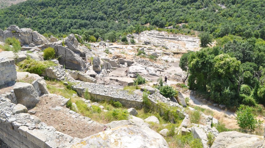 На Перперикон откриха уникална отбранителна стена, археолози попаднаха на бойна топка