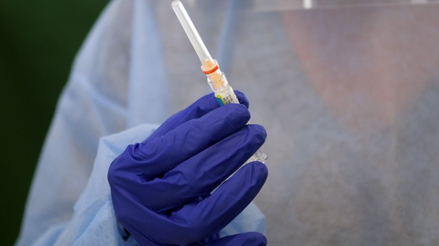 Комбинация от Спутник V и AstraZeneca защитава от Ковид-19 две години?