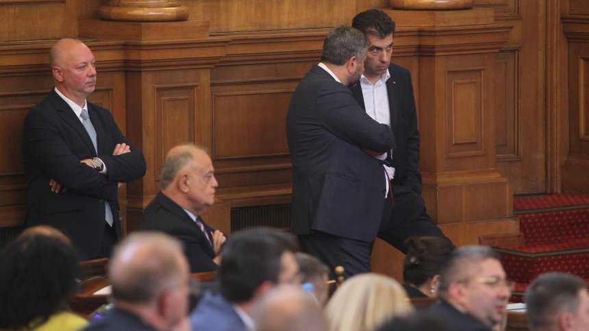 Хартиените бюлетини и оръжията за Украйна скараха депутатите