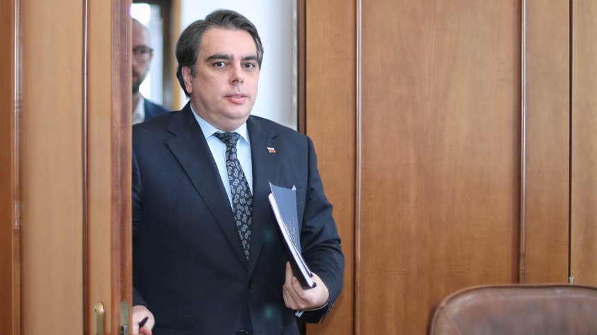 Бюджет 2024 - защо социалните партньори не се разбраха и на какво заложи Василев?