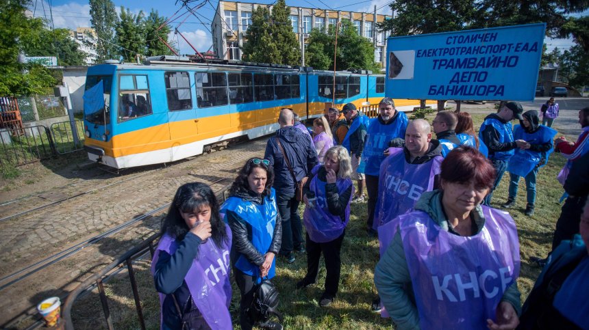 С 400 лв. по-високи заплати и нормални условия за работа - исканията на протестиращите