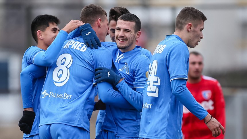 "Левски" с убедителен успех над "Струмска слава"