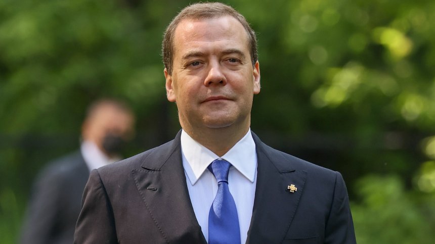 Медведев: Украйна няма да влезе в НАТО, дори САЩ не гарантират светло бъдеще на Зеленски