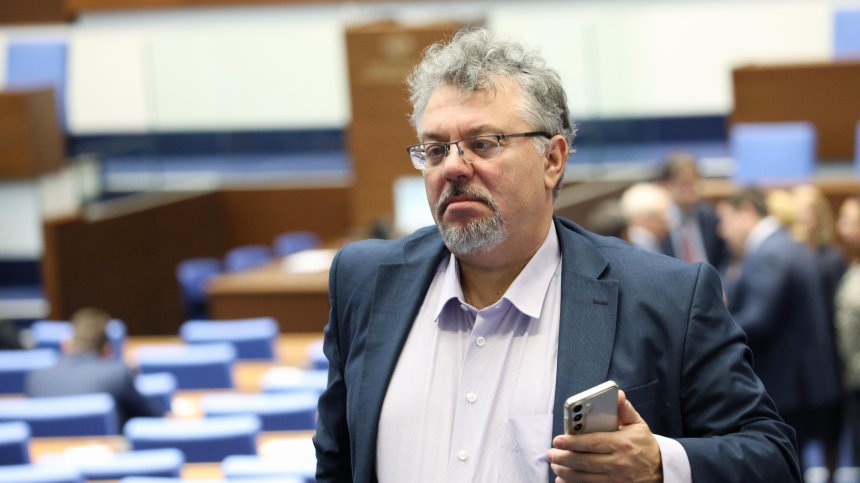 Депутати почти се сбиха при скандал в Народното събрание (+ВИДЕО)