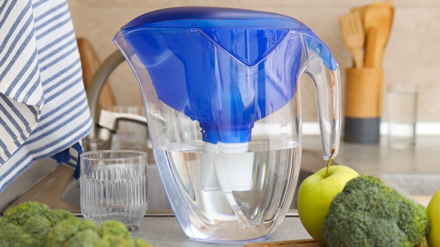 Експеримент на Bulgaria ON AIR: Пречистващите кани за вода не са особено надеждни