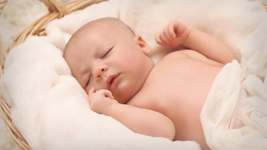Как можем да оригнем бебето, след като е заспало?