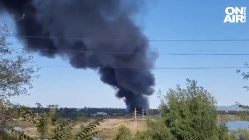 Локализираха пожара в индустриалната зона на Бургас, щетите са огромни