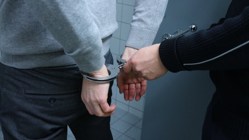 Обвиниха столичанин, прибрал в апартаменти си 20 негелални мигранти