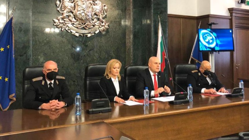 Заловените шпиони предавали информация на руското посолство, получавали по $3 хил.