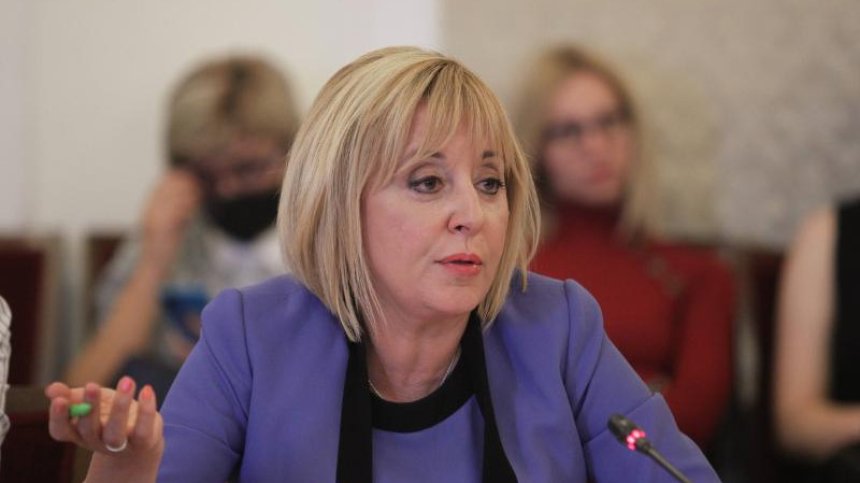 Манолова скочи на Ива Митева: Тя нарушава Конституцията